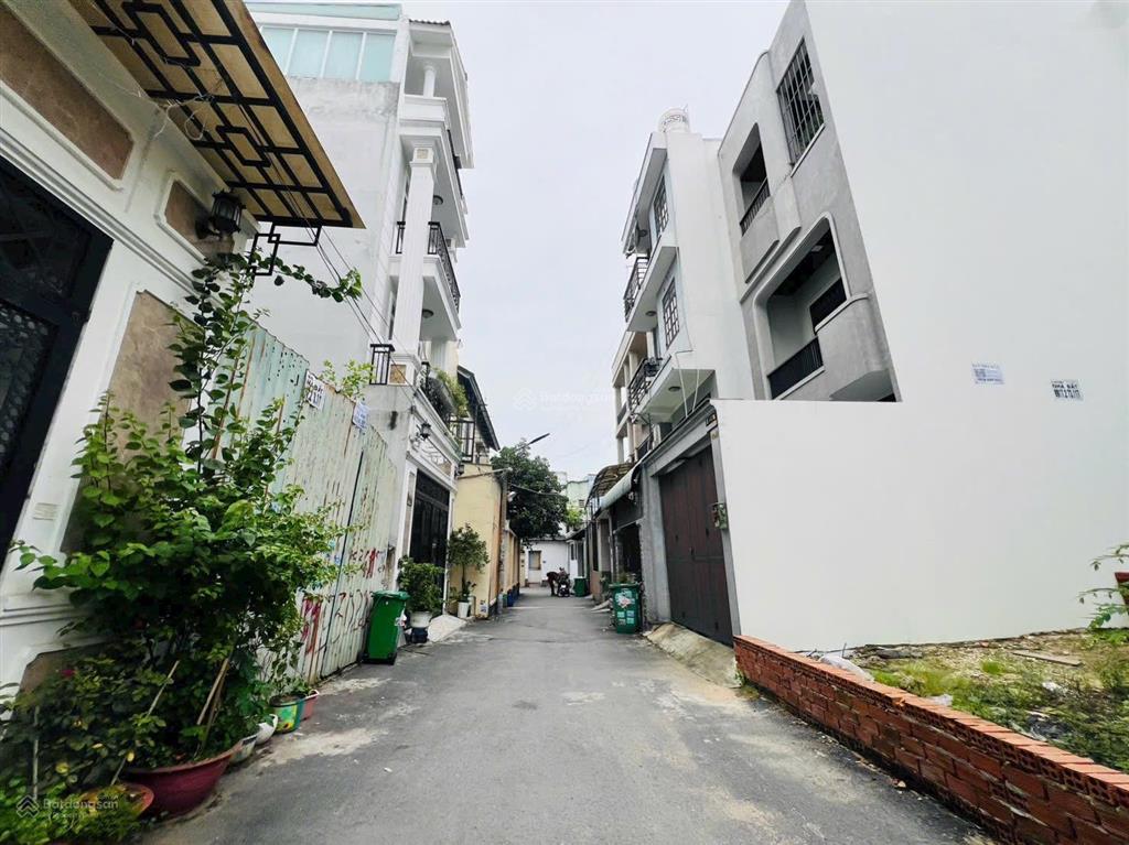 Hàng thơm lô đất ngang 5m đường nhựa ô tô ngay phạm văn đồng