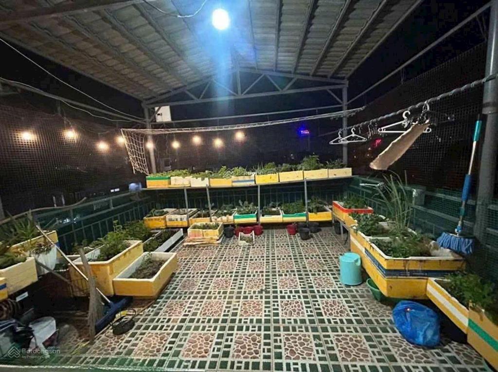 Chủ bán gấp nhà 100m2 mặt tiền 4 tầng kd sầm uất gần ga metro thủ đức
