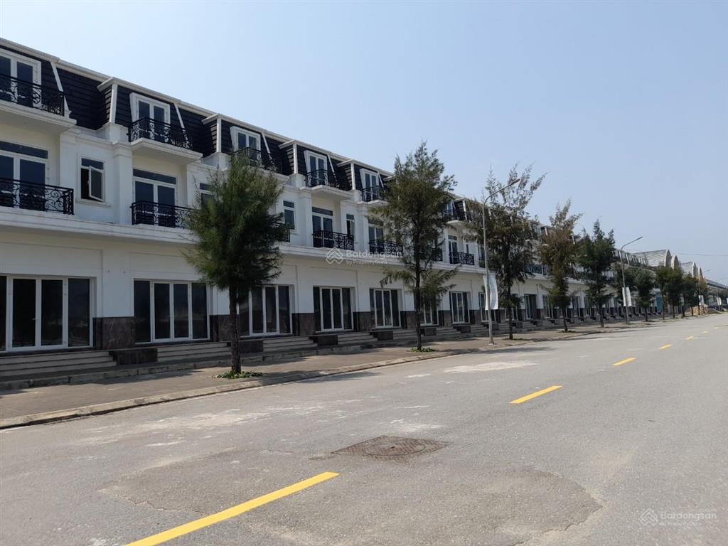 Tôi cần bán gấp shophouse 100m2, thuộc dãy sh. l8, 5x20m, dtxd 339m2 giá bán gấp 2.65tỷ. 0981 133 ***