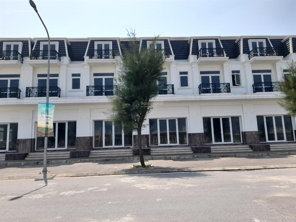 Tôi cần bán gấp shophouse 100m2, thuộc dãy sh. l8, 5x20m, dtxd 339m2 giá bán gấp 2.65tỷ. 0981 133 ***