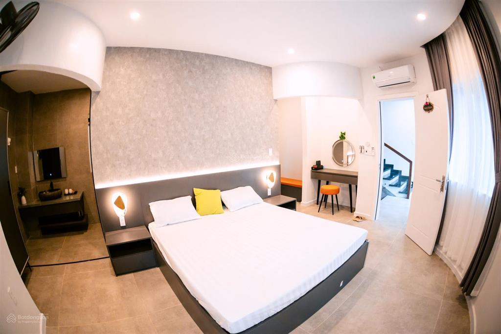 Chính chủ bán villa 2 tầng, 360m2, bao quanh sân golf, giá bán siêu ưu đãi 7 tỷ.  0981 133 ***