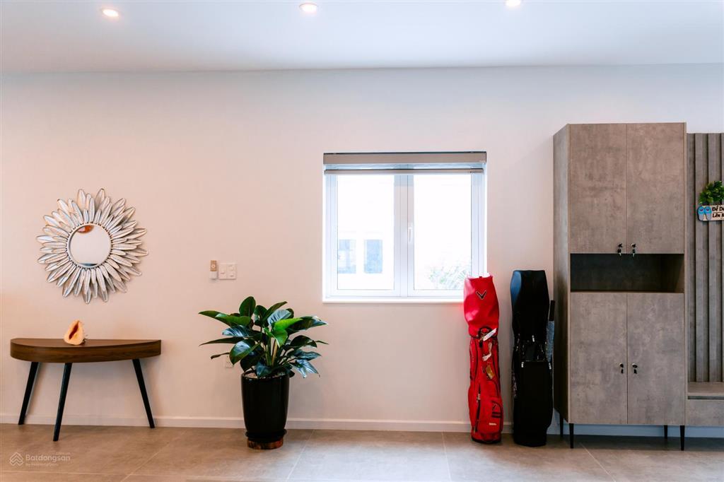 Chính chủ bán villa 2 tầng, 360m2, bao quanh sân golf, giá bán siêu ưu đãi 7 tỷ.  0981 133 ***