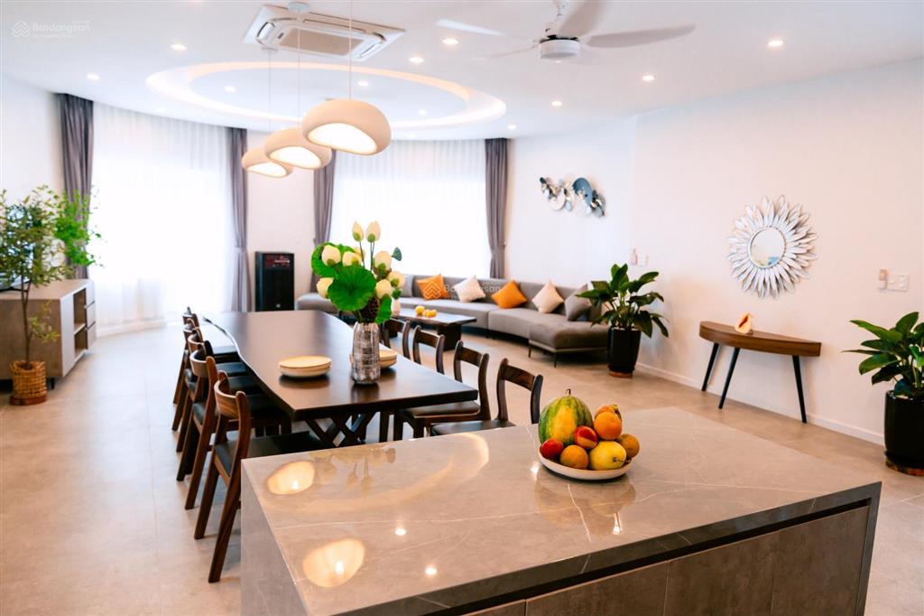 Chính chủ bán villa 2 tầng, 360m2, bao quanh sân golf, giá bán siêu ưu đãi 7 tỷ.  0981 133 ***
