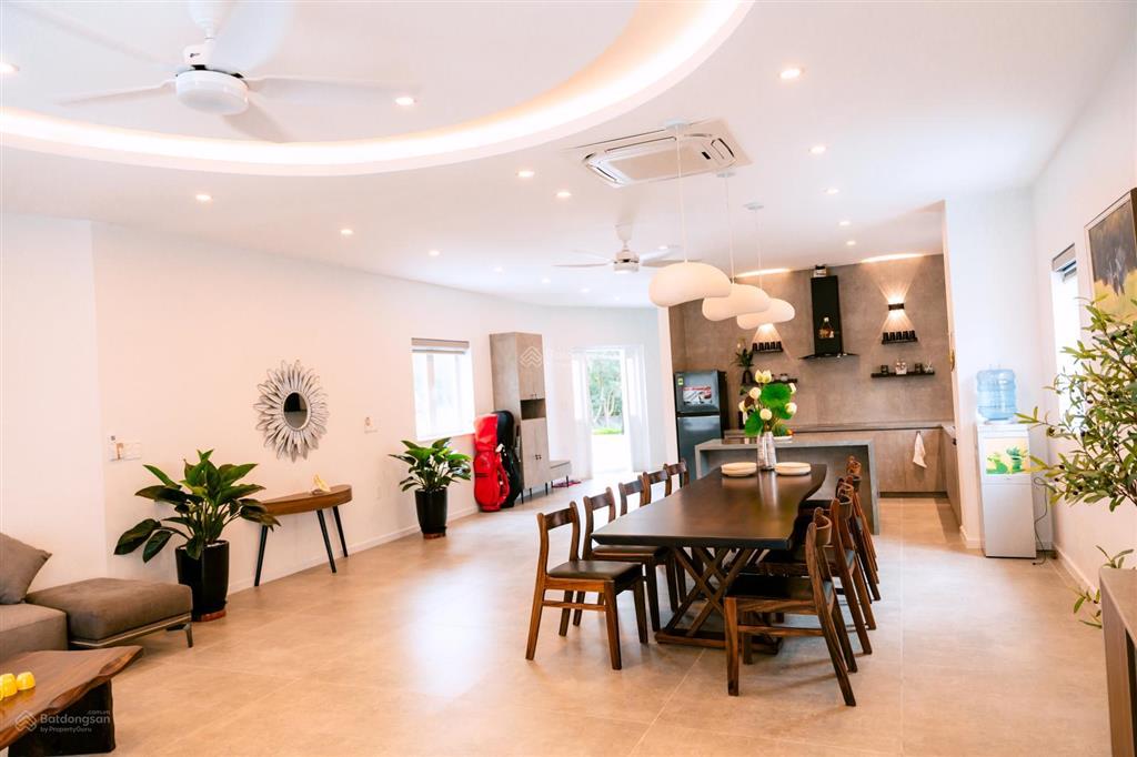 Chính chủ bán villa 2 tầng, 360m2, bao quanh sân golf, giá bán siêu ưu đãi 7 tỷ.  0981 133 ***