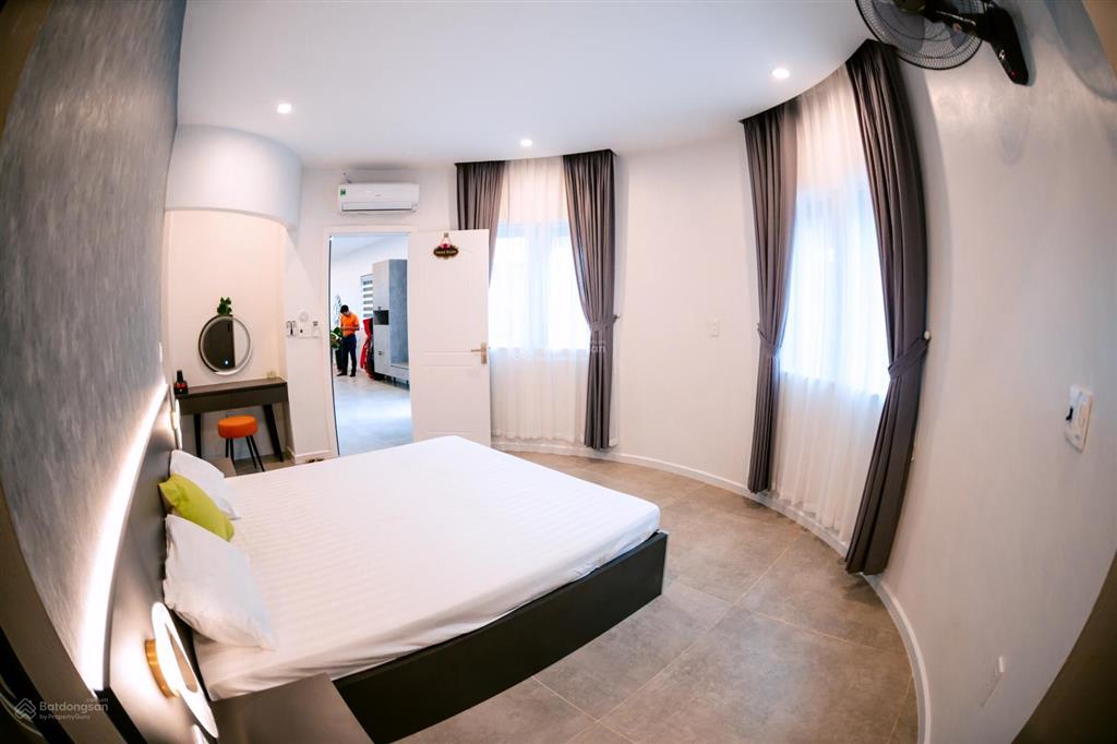 Chính chủ bán villa 2 tầng, 360m2, bao quanh sân golf, giá bán siêu ưu đãi 7 tỷ.  0981 133 ***