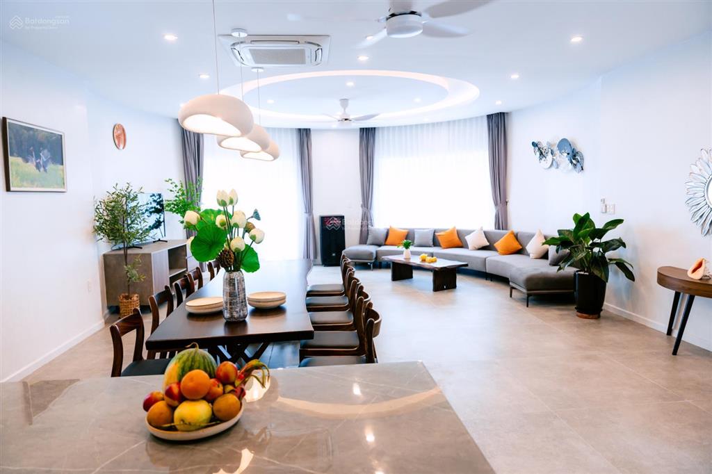Chính chủ bán villa 2 tầng, 360m2, bao quanh sân golf, giá bán siêu ưu đãi 7 tỷ.  0981 133 ***