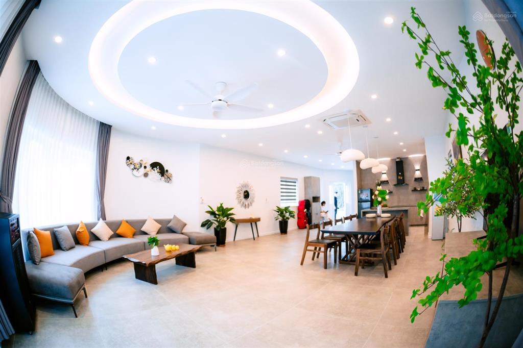 Chính chủ bán villa 2 tầng, 360m2, bao quanh sân golf, giá bán siêu ưu đãi 7 tỷ.  0981 133 ***