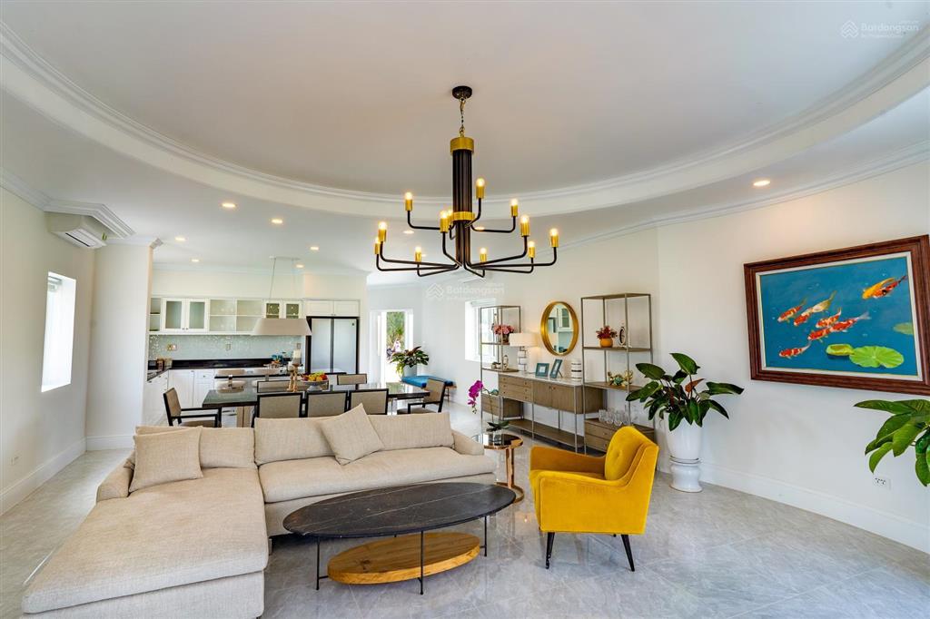 Chủ nhà cần bán villa biển, 615m2, căn đầu tiên từ biển vào. xd hoàn thiện mặt ngoài. giá 15 tỷ.