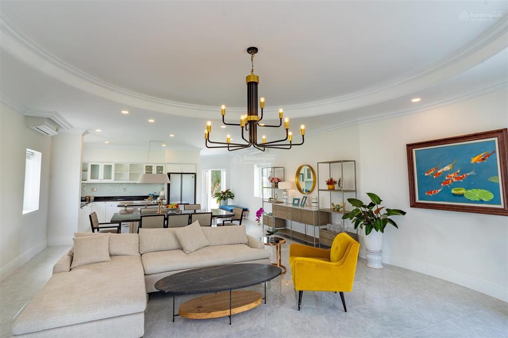 Chủ nhà cần bán villa biển, 615m2, căn đầu tiên từ biển vào. xd hoàn thiện mặt ngoài. giá 15 tỷ.