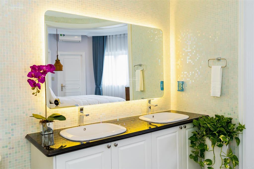 Chủ nhà cần bán villa biển, 615m2, căn đầu tiên từ biển vào. xd hoàn thiện mặt ngoài. giá 15 tỷ.