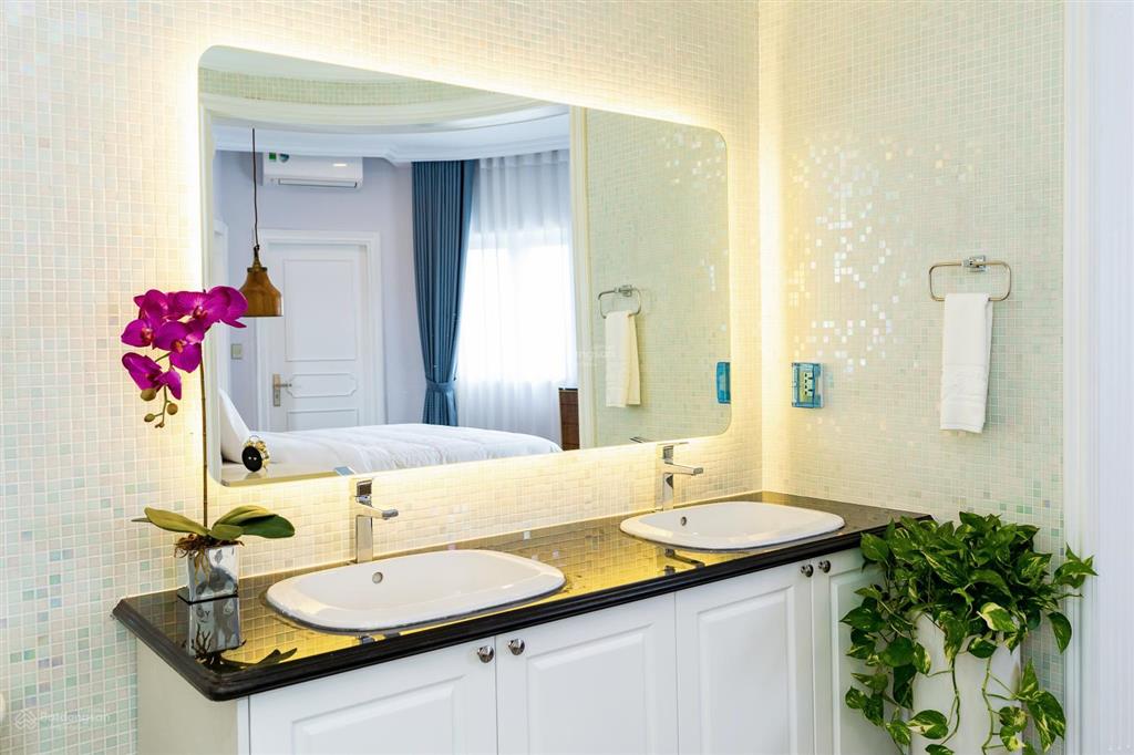 Chủ nhà cần bán villa biển, 615m2, căn đầu tiên từ biển vào. xd hoàn thiện mặt ngoài. giá 15 tỷ.