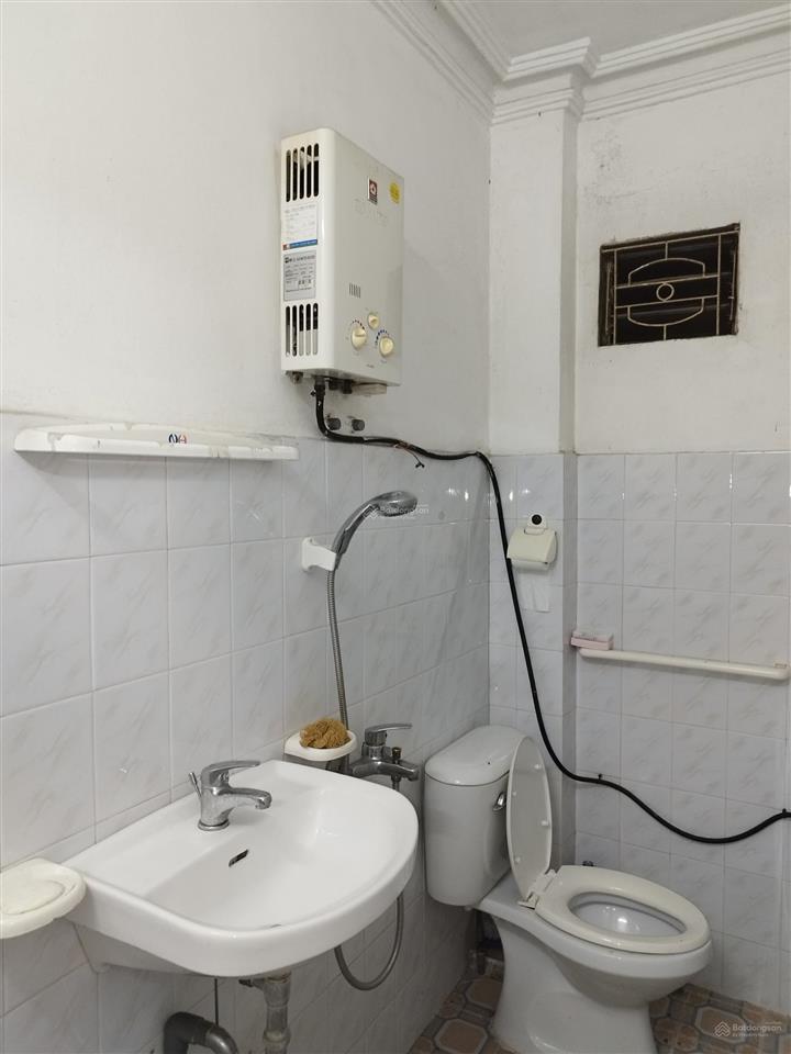 Cho thuê nhà 2 tầng độc lập lô góc 3 mặt thoáng, dt 43m2, ngang 4 m, 52 lê lợi, gia viên, hải phòng