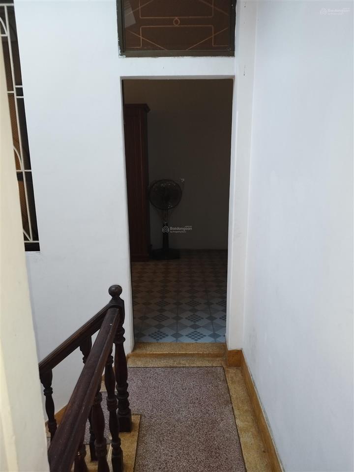 Cho thuê nhà 2 tầng độc lập lô góc 3 mặt thoáng, dt 43m2, ngang 4 m, 52 lê lợi, gia viên, hải phòng