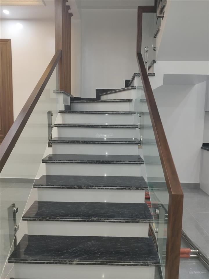 Chính chủ bán nhà 4 tầng độc lập mới, đông nam, dt 58m2, đường phủ thượng đoạn, đông hải, hải phòng