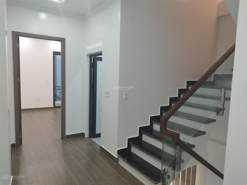Chính chủ bán nhà 4 tầng độc lập mới, đông nam, dt 58m2, đường phủ thượng đoạn, đông hải, hải phòng