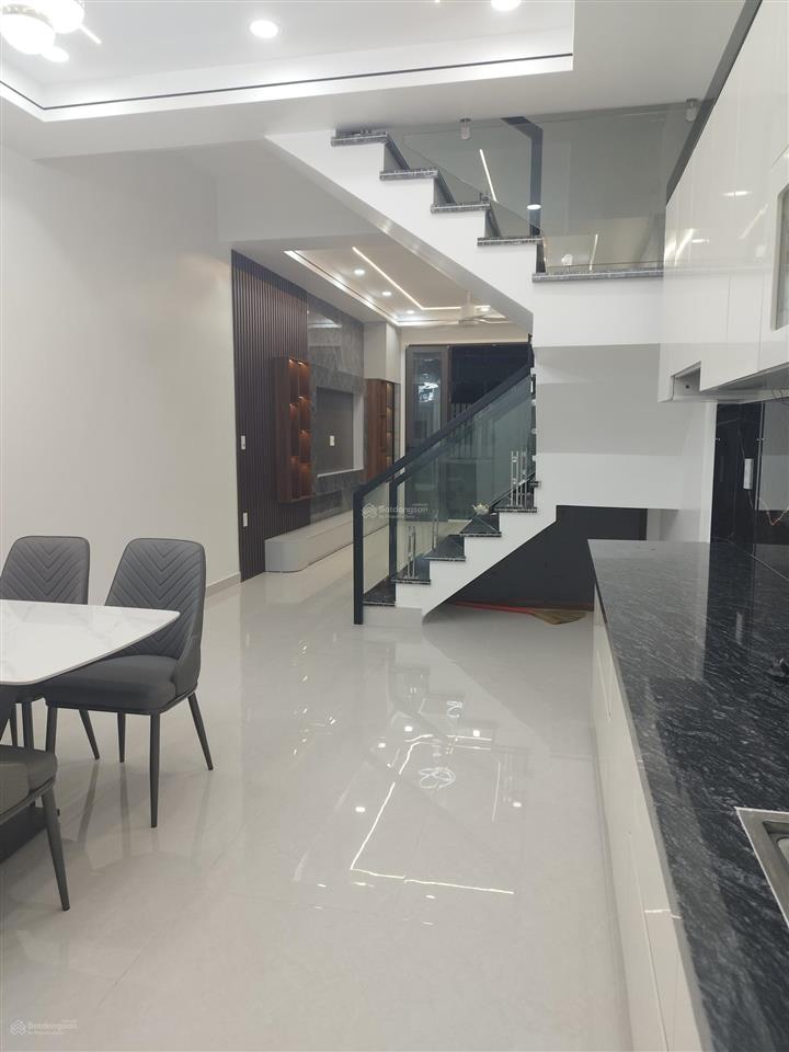 Chính chủ bán nhà 3 tầng mới tinh 100% dt 64m2 đông nam ngay gần đường đà nẵng, đông hải, hải phòng