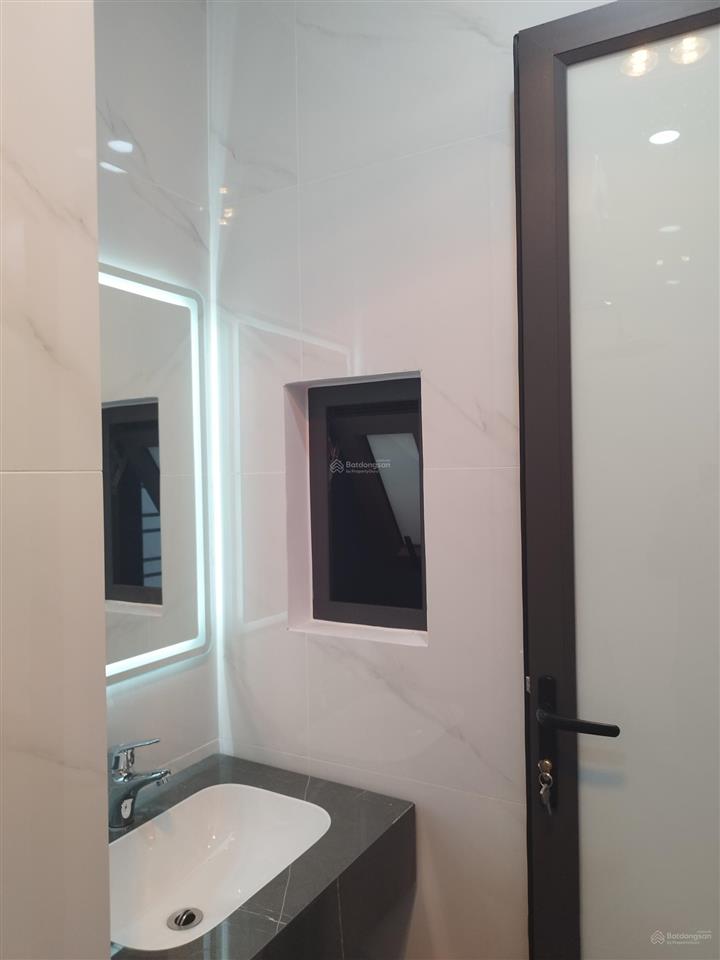 Chính chủ bán nhà 3 tầng mới tinh 100% dt 64m2 đông nam ngay gần đường đà nẵng, đông hải, hải phòng