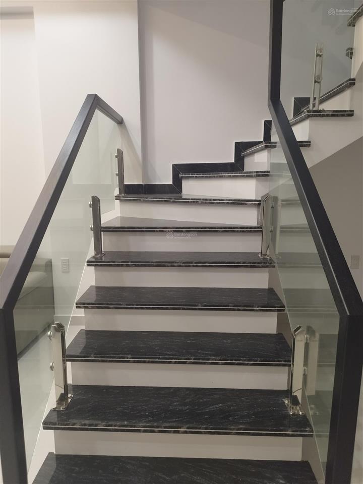 Chính chủ bán nhà 3 tầng mới tinh 100% dt 64m2 đông nam ngay gần đường đà nẵng, đông hải, hải phòng