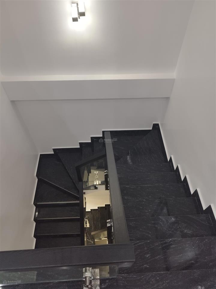 Chính chủ bán nhà 3 tầng mới tinh 100% dt 64m2 đông nam ngay gần đường đà nẵng, đông hải, hải phòng