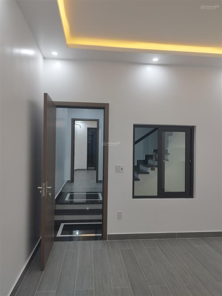 Chính chủ bán nhà 3 tầng mới tinh 100% dt 64m2 đông nam ngay gần đường đà nẵng, đông hải, hải phòng
