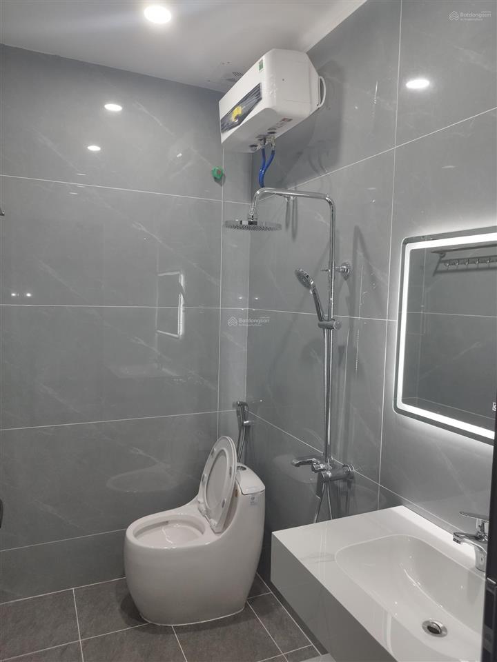 Chính chủ bán nhà 3 tầng mới tinh 100% dt 64m2 đông nam ngay gần đường đà nẵng, đông hải, hải phòng
