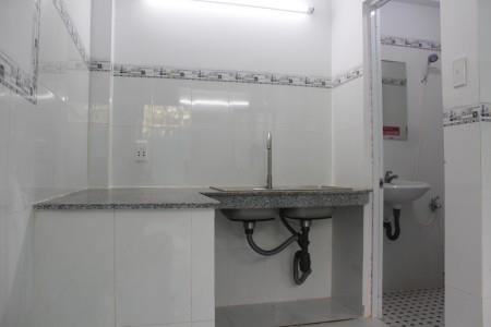Phòng đẹp 1 trệt, 1 lầu, ban công thoáng mát gần chợ thủ dầu một