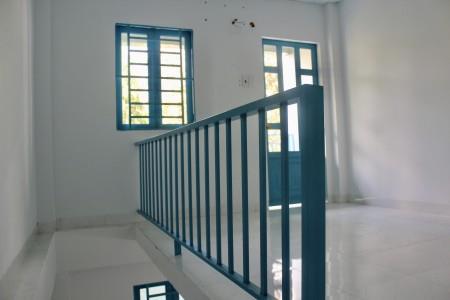 Phòng đẹp 1 trệt, 1 lầu, ban công thoáng mát gần chợ thủ dầu một