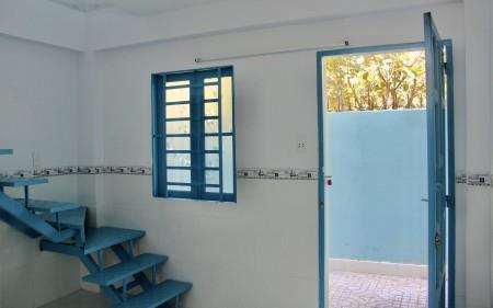 Phòng đẹp 1 trệt, 1 lầu, ban công thoáng mát gần chợ thủ dầu một