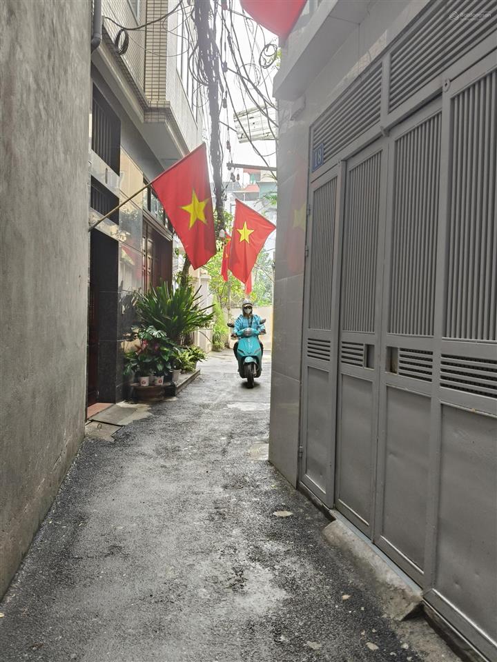 Tây hồ, nhà dân xây, ngõ sh quay đầu, rải nhựa, đầy đủ công năng. dt 30m2 6 tầng mt 3.7m .