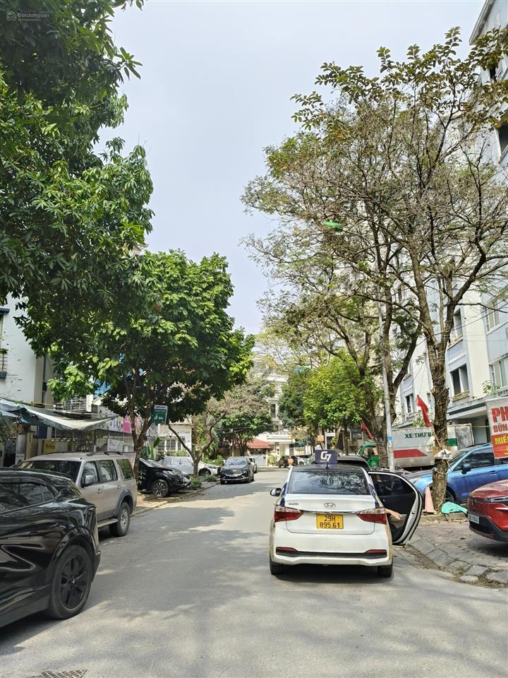 Nguyễn khánh toàn đào tấn dt 95m2 4 tầng mt 7.5m đường oto tránh, vỉa hè rộng đỗ oto thoải mái.