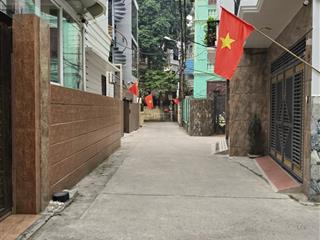 Hoàng quốc việt, ngõ thông, kinh doanh, ba gác tránh. dt 95m2 mt 5.5m nhà 4.5 tầng. giá đầu tư