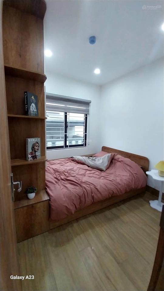 Lạc long quân  võng thị dt 150m2 9 tầng, 25m ra oto tránh. thiết kế 35 phòng kk, 180tr/tháng