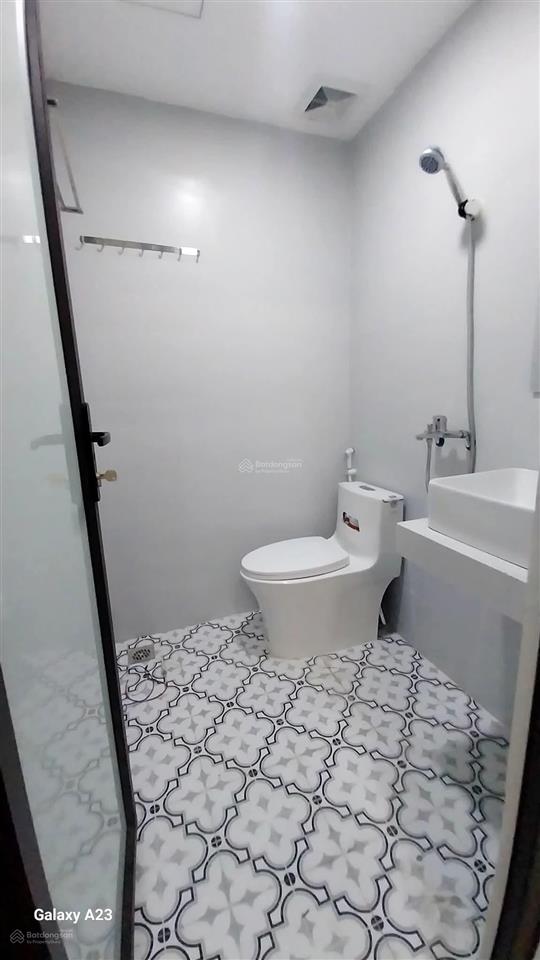 Lạc long quân  võng thị dt 150m2 9 tầng, 25m ra oto tránh. thiết kế 35 phòng kk, 180tr/tháng