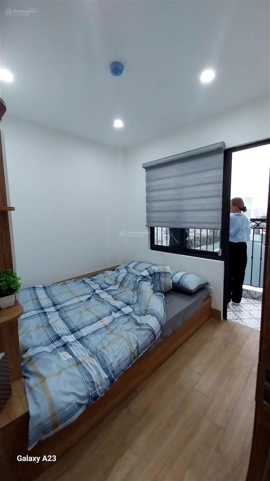 Lạc long quân  võng thị dt 150m2 9 tầng, 25m ra oto tránh. thiết kế 35 phòng kk, 180tr/tháng