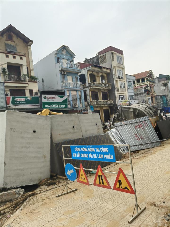 Toà chmn ở xuân đỉnh  ngoại giao đoàn, dt 65m2 7 tầng mt 5m, dòng tiền 60tr/tháng. 40m ra oto