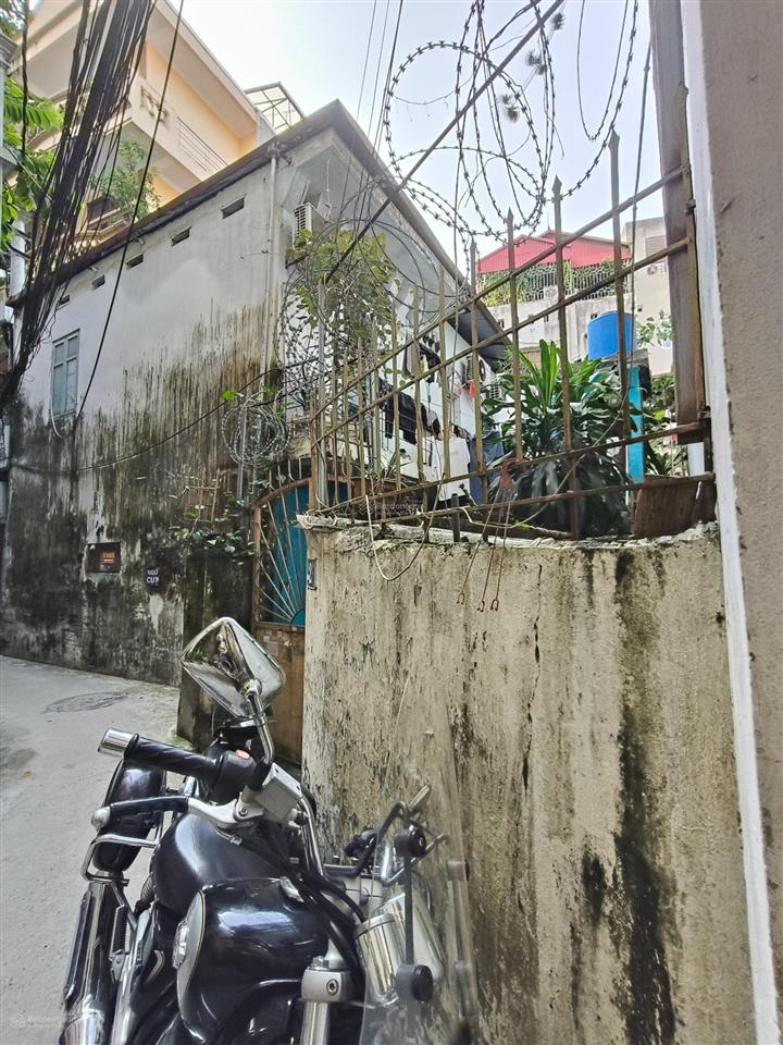 Xuân thủy 90m2 mt 10m ngõ rộng, gần ô tô, gần nhiều trường đh. dân cư đông đúc. phù hợp xây chmn