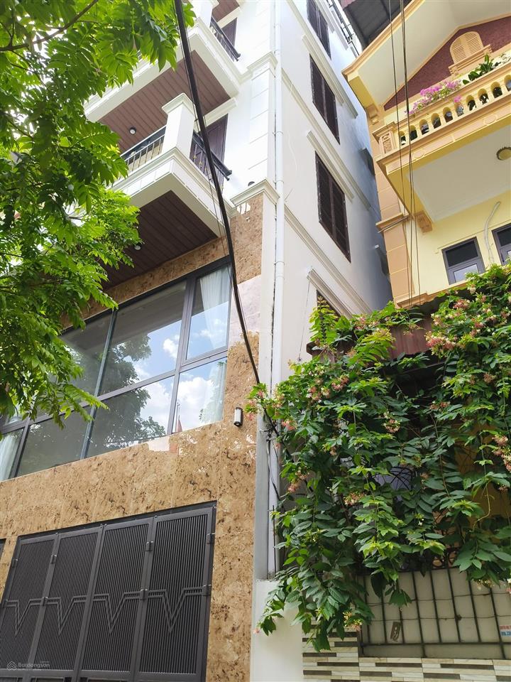 Nhỉnh 15 tỷ + dt 45m x 6 tầng có thang máy + mt 5,5m + ngõ thông ô tô tránh, sát ngoại giao đoàn