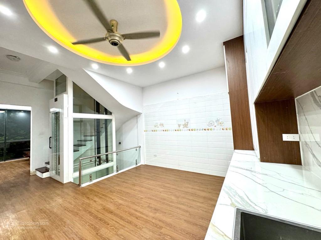 Xuân đỉnh 70m2 6 tầng thang máy, mt 6m, vuông vắn. oto tránh, ngõ thông. oto 7 chỗ ngủ trong nhà
