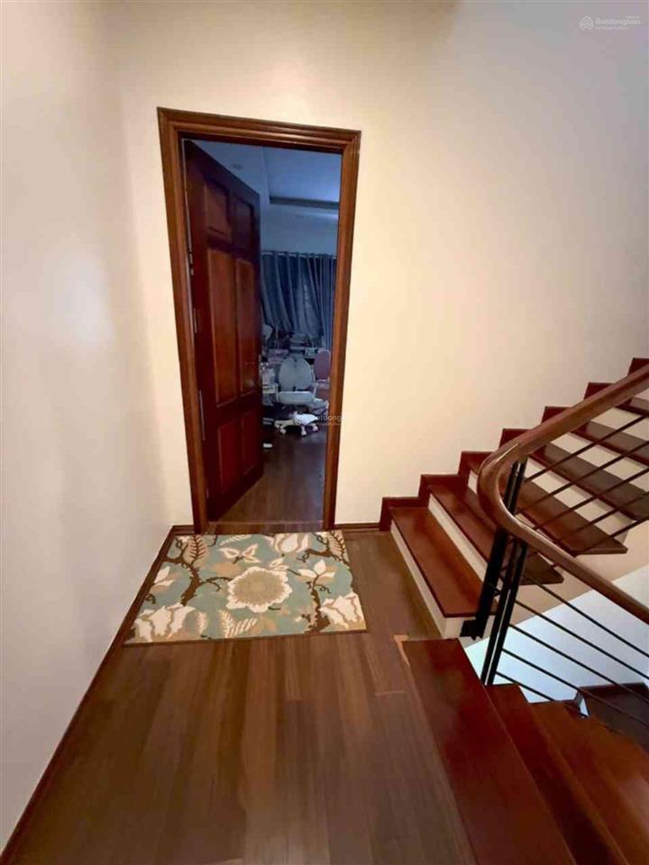 Xuân la thông lạc long quân 20m ra oto. 43m2 5 tầng mt 4m 2 mặt thoáng trước sau.