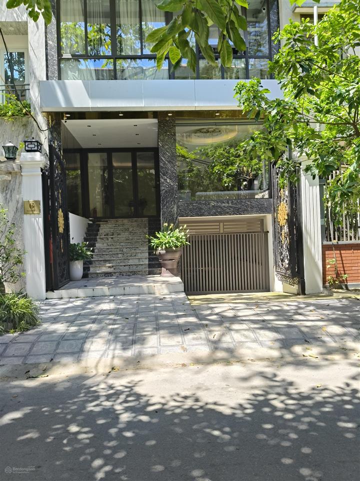 Bán tòa nhà 116m² x 9 tầng ô tô tránh hồ tùng mậu  thu sẵn 2.4 tỷ/năm