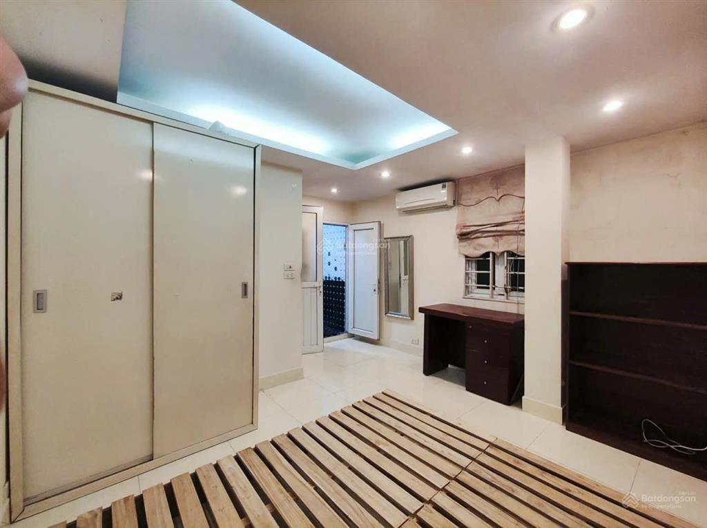 10m ra phố  gia đình, kd online văn cao  bà đình dt 30m2 xây 5 tầng mt 3.8m giá 10 triệu.