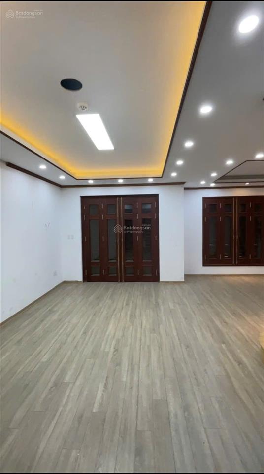 10m ra phố  gia đình, kd online văn cao  bà đình dt 30m2 xây 5 tầng mt 3.8m giá 10 triệu.