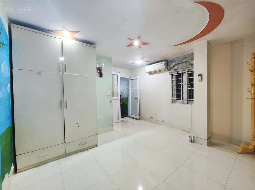 10m ra phố  gia đình, kd online văn cao  bà đình dt 30m2 xây 5 tầng mt 3.8m giá 10 triệu.