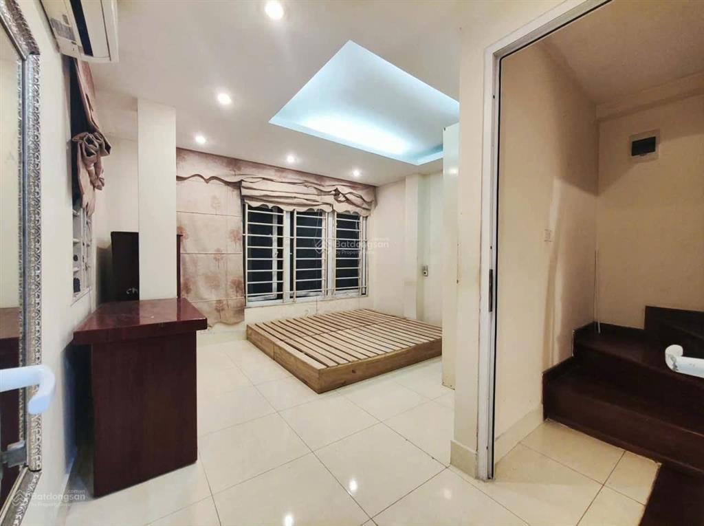 10m ra phố  gia đình, kd online văn cao  bà đình dt 30m2 xây 5 tầng mt 3.8m giá 10 triệu.