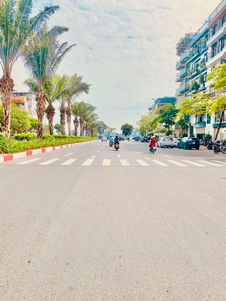 Bán lô đất 200m2 mt 10m ô tô tránh, vỉa hè, kinh doanh, phù hợp xây tòa building