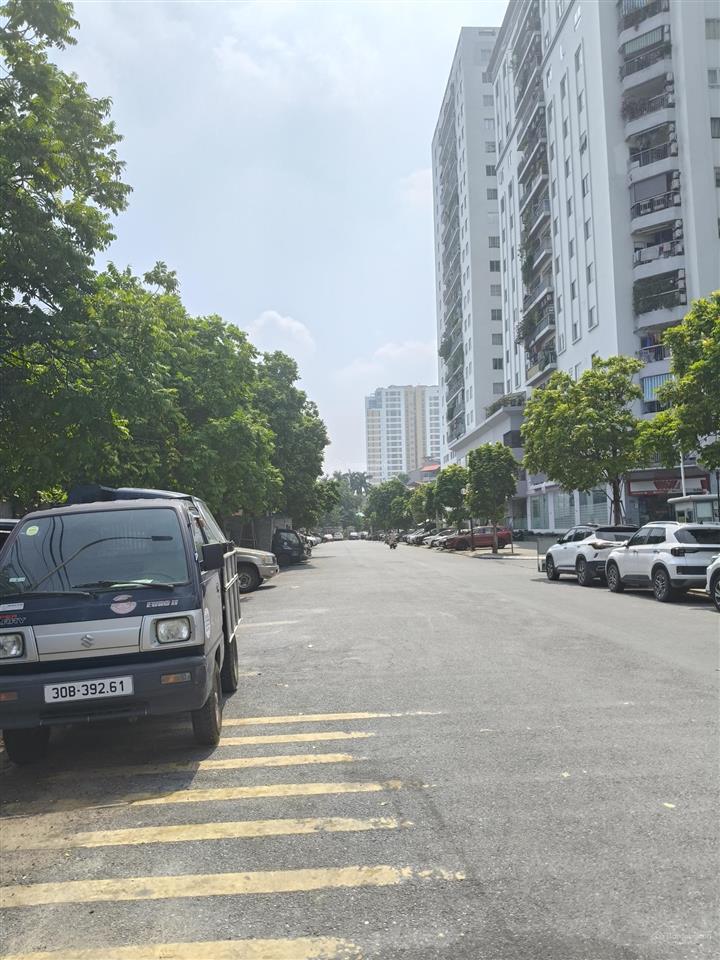 Bán lô đất 200m2 mt 10m ô tô tránh, vỉa hè, kinh doanh, phù hợp xây tòa building