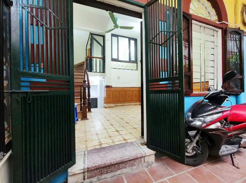 Bán nhà 50m², 3 tầng, lạc long quân  đối diện lotte mai nha, cách phố 40m
