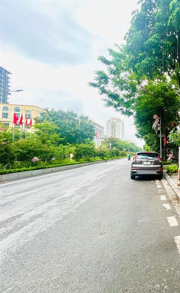 Bán nhà 50m², 3 tầng, lạc long quân  đối diện lotte mai nha, cách phố 40m