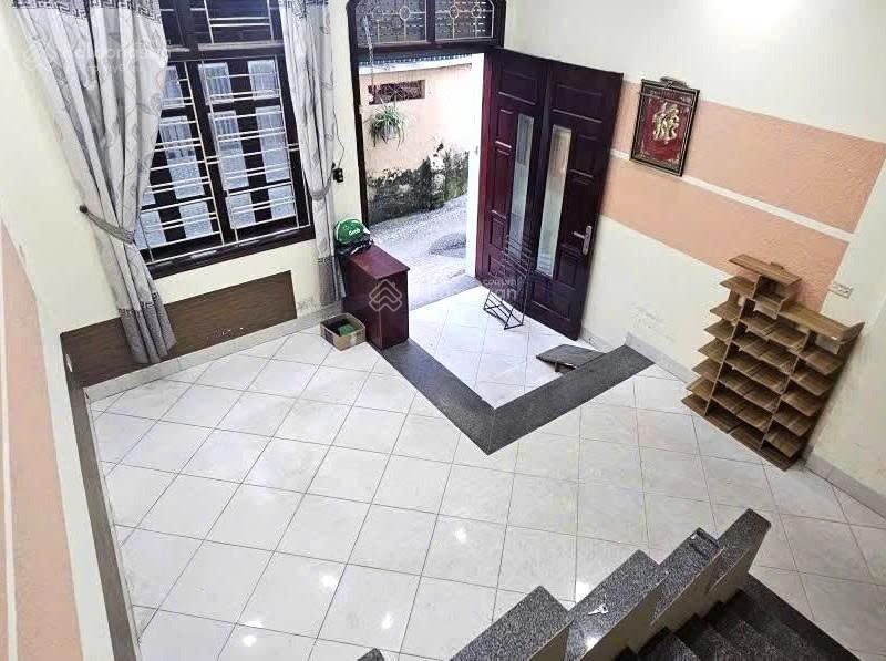 Thụy khuê gần phố 32m2 xây 5 tầng, mặt tiền 3.7m. nhà đẹp giá đầu tư.