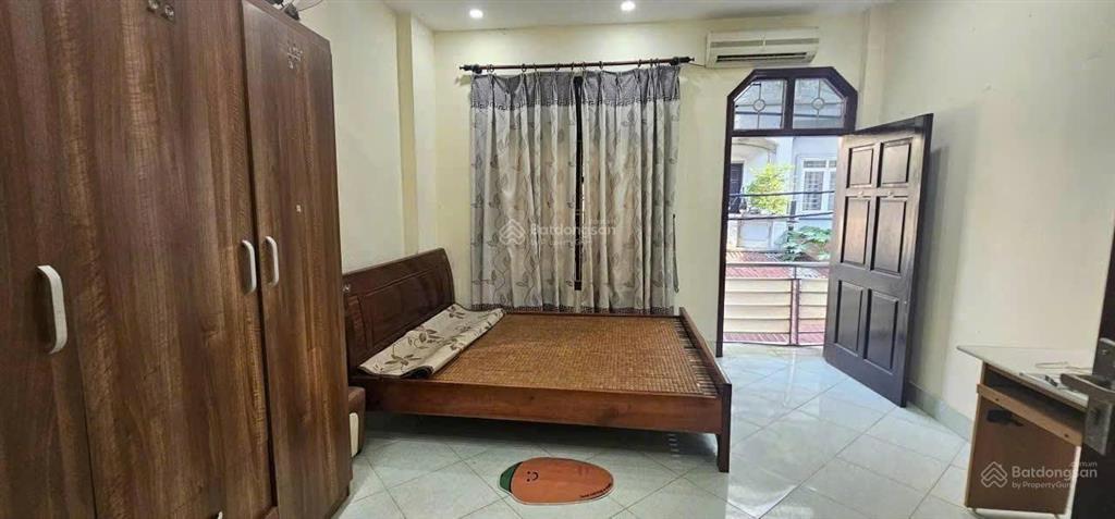 Thụy khuê gần phố 32m2 xây 5 tầng, mặt tiền 3.7m. nhà đẹp giá đầu tư.